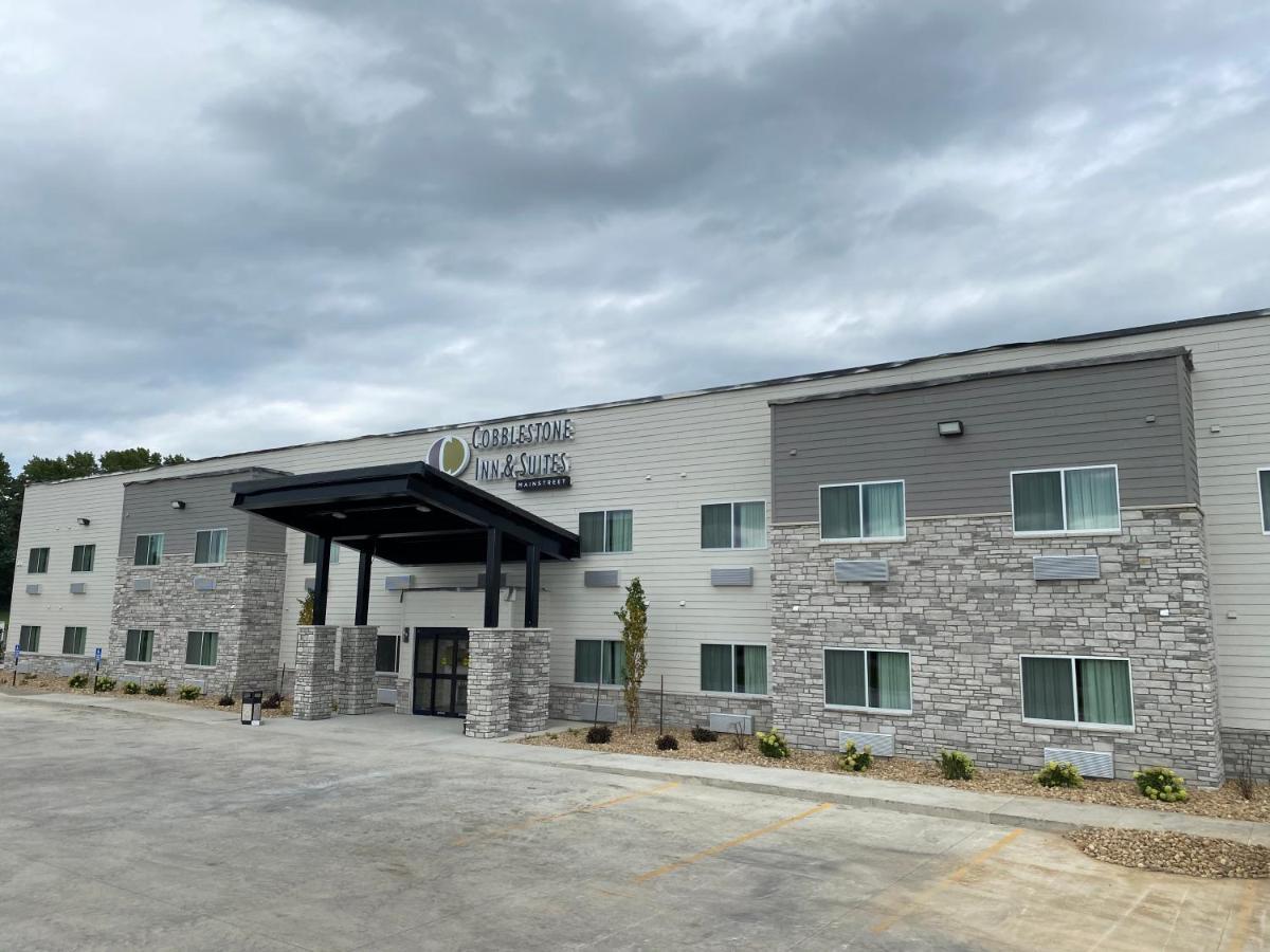 Cobblestone Inn & Suites - Forest City Exterior photo